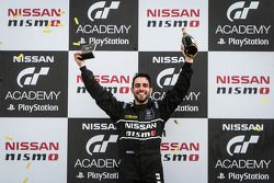 Matthew Simmons merayakan winning the GT Academy