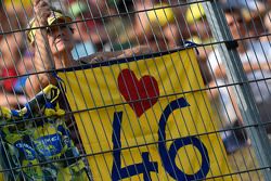 Des fans de Valentino Rossi, Yamaha Factory Racing