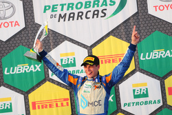 Guilherme Salas vence