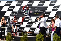 Победитель - Хорхе Лоренсо, Yamaha Factory Racing, второе место - Марк Маркес, Repsol Honda Team и т