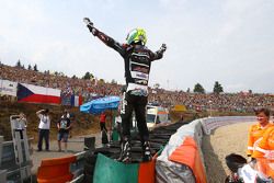 Le vainqueur Johann Zarco, Ajo Motorsport célèbre sa victoire