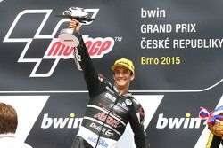 Le vainqueur Johann Zarco, Ajo Motorsport célèbre sa victoire sur le podium