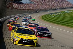 Partenza: Matt Kenseth, Joe Gibbs Racing Toyota leads