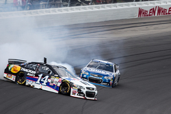 Tony Stewart, Stewart-Haas Racing Chevrolet in trouble