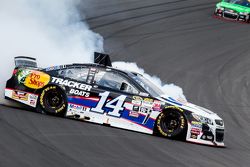 Tony Stewart, Stewart-Haas Racing Chevrolet dalam masalah