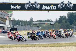 Start: Jorge Lorenzo, Yamaha Factory Racing leads