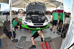 Umberto Scandola, Skoda Motorsport, meccanici a lavoro sulla vettura