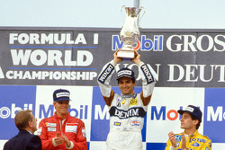 Podio: ganador de la carrera de Nelson Piquet, Williams, segundo lugar Stefan Johansson, Ferrari, el tercer lugar Ayrton Senna, Lotus