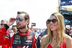 Kurt Busch, Stewart-Haas Racing Chevrolet with girlfriend Ashley Van Metre