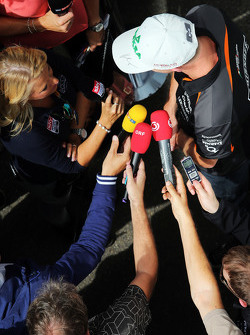 Nico Hulkenberg, Sahara Force India F1, avec les médias