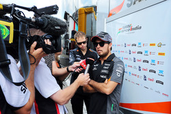 Sergio Perez, Sahara Force India F1, avec les médias