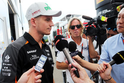 Nico Hulkenberg, Sahara Force India F1, avec les médias