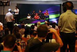 Max Verstappen, Scuderia Toro Rosso; Daniil Kvyat, Red Bull Racing; Will Stevens, Manor F1 Team; Fernando Alonso, McLaren; Kimi Raikkonen, Ferrari; Lewis Hamilton, Mercedes AMG F1