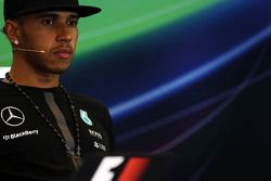 Lewis Hamilton, Mercedes AMG F1 en la conferencia de prensa de la FIA