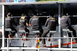 Sahara Force India F1 Team pit pórtico