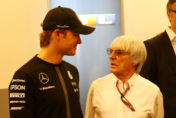 Nico Rosberg, Mercedes AMG F1 com Bernie Ecclestone,