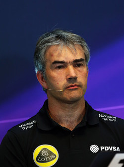Nick Chester, Lotus F1 Team Director Técnico en la conferencia de prensa de la FIA