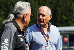 Dr. Vijay Mallya, Sahara Force India F1 Teameigenaar met Ron Dennis, McLaren voorzitter