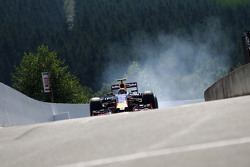 Даниил Квят, Red Bull Racing RB11 блокирует колеса на торможении