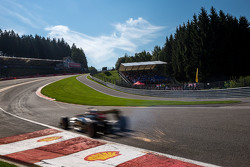 Pastor Maldonado, Lotus F1 E23 sacando chispas