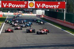 Start: Esteban Ocon, ART Grand Prix leads Kevin Ceccon, Arden International and Luca Ghiotto, Trident & Emil Bernstorff, Arden International