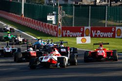 Start: Esteban Ocon, ART Grand Prix lider Luca Ghiotto, Trident & Emil Bernstorff, Arden Internation