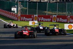 Kevin Ceccon, Arden International & Luca Ghiotto, Trident leads Antonio Fuoco, Carlin 