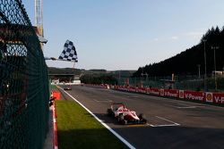 Race winnaar Esteban Ocon, ART Grand Prix