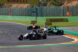 Jann Mardenborough, Carlin leads Seb Morris, Status Grand Prix