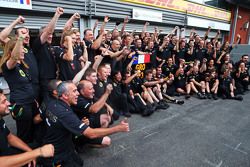 Romain Grosjean, Lotus F1 Team celebrates his third position with the team