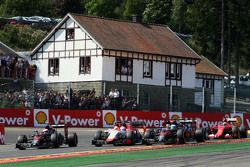 Fernando Alonso, McLaren MP4-30, Will Stevens, Manor F1 Team, and Jenson Button, McLaren MP4-30 at the start of the race