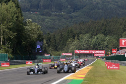 Lewis Hamilton, Mercedes AMG F1 W06 and Sergio Perez, Sahara Force India F1 VJM08 battle for the lead at the start of the race