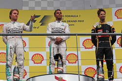 El podium: Nico Rosberg, Mercedes AMG F1, segundo; Lewis Hamilton, Mercedes AMG F1, el ganador; Roma