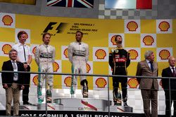Подиум: Нико Росберг, Mercedes AMG F1, Льюис Хэмилтон, Mercedes AMG F1, Ромен Грожан, Lotus F1 Team