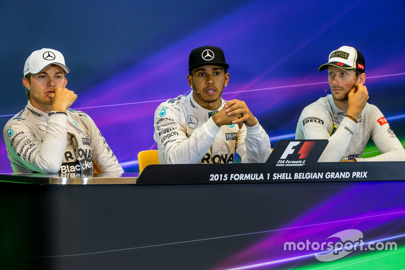 Konferensi Pers FIA pasca-balapan,: Nico Rosberg, Mercedes AMG F1, second; Lewis Hamilton, Mercedes 