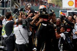 Romain Grosjean, Lotus F1 Team celebrates his third position with the team