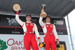 Yarış kazananı #63 Scuderia Corsa Ferrari 458 İtalya: Bill Sweedler, Townsend Bell