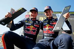 Ganador Timmy Hansen, el equipo Peugeot Hansen, el segundo lugar Davy Jeanney, el equipo Peugeot Han