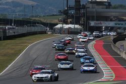 Azione di gara: Dindo Capello davanti a Marco Mapelli, Audi Sport Team Italia