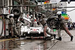 #17 Porsche Team Porsche 919 Hybrid: Timo Bernhard, Mark Webber, Brendon Hartley