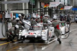 #17 Porsche Team Porsche 919 Hybrid: Timo Bernhard, Mark Webber, Brendon Hartley