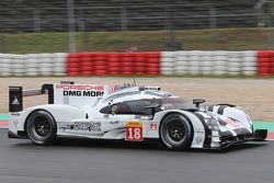 #18 Porsche Team Porsche 919 Hybrid: Romain Dumas, Neel Jani, Marc Lieb