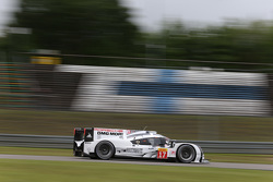 #17 Porsche Team Porsche 919 Hybrid: Timo Bernhard, Mark Webber, Brendon Hartley