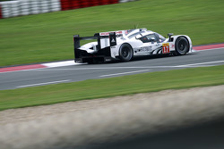 #17 Porsche Team Porsche 919 Hybrid: Timo Bernhard, Mark Webber, Brendon Hartley