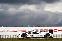 #17 Porsche Team Porsche 919 Hybrid: Timo Bernhard, Mark Webber, Brendon Hartley