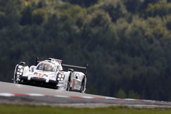 #17 Porsche Team Porsche 919 Hybrid: Timo Bernhard, Mark Webber, Brendon Hartley