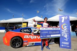 Danilo Dirani comemora pole