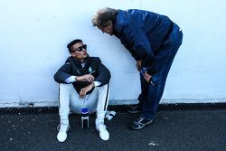 Pascal Wehrlein, HWA AG Mercedes-AMG C63 DTM con Norbert Haug,