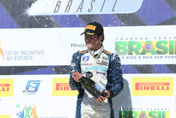 Pedro Piquet no pódio