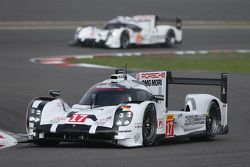 #17 Porsche Team Porsche 919 Hybrid: Timo Bernhard, Mark Webber, Brendon Hartley